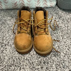 Boys boots